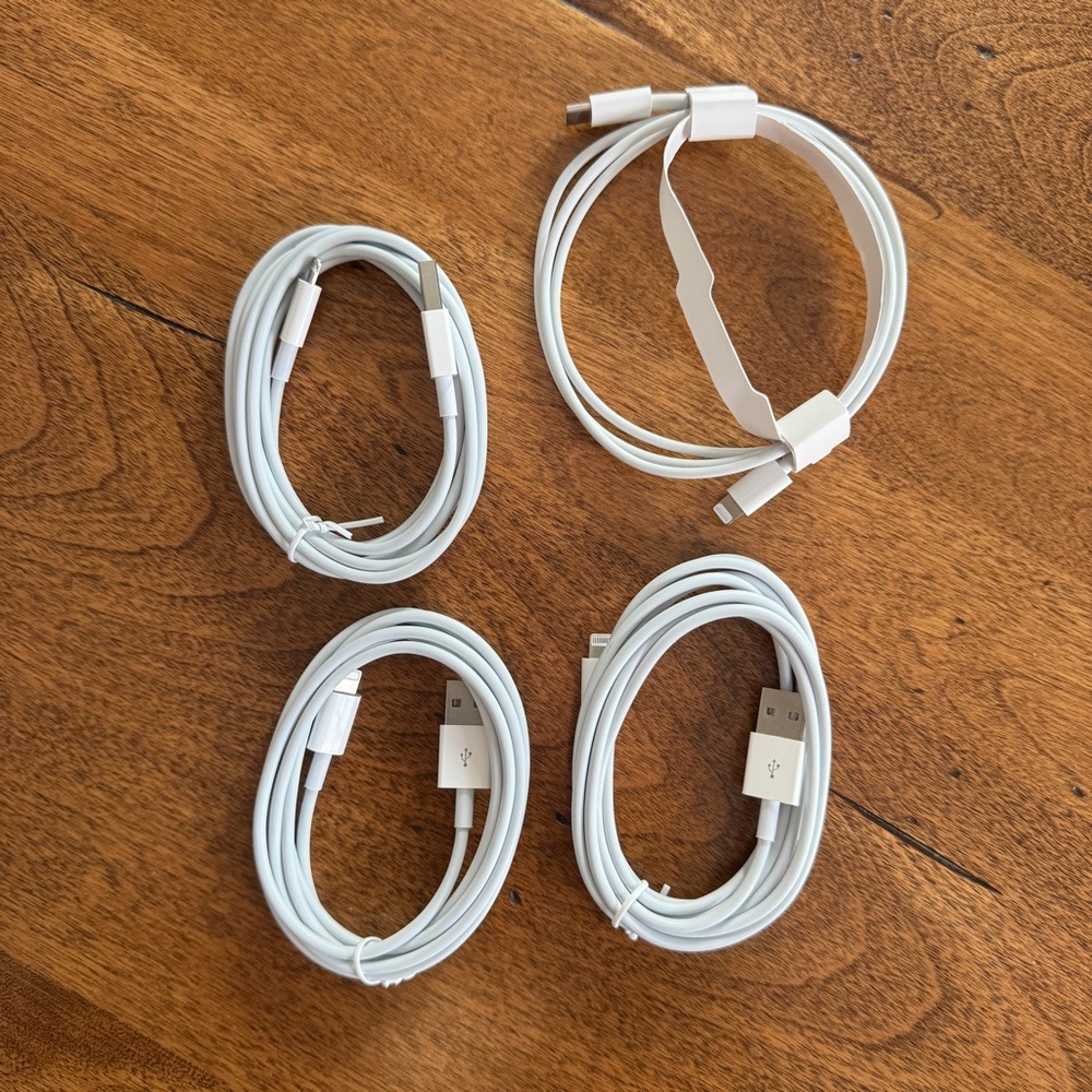 4 Never Used Charging Cords / Cables Lightning (Apple) to USB and USB-C